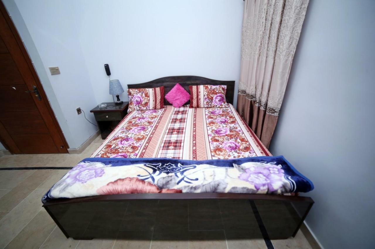Season Inn Karachi Eksteriør billede
