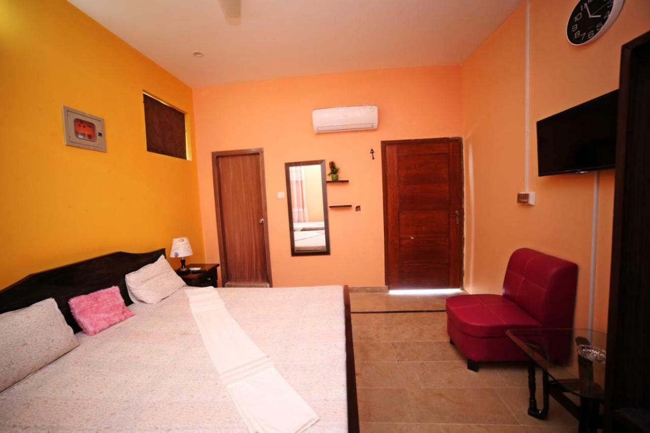Season Inn Karachi Eksteriør billede