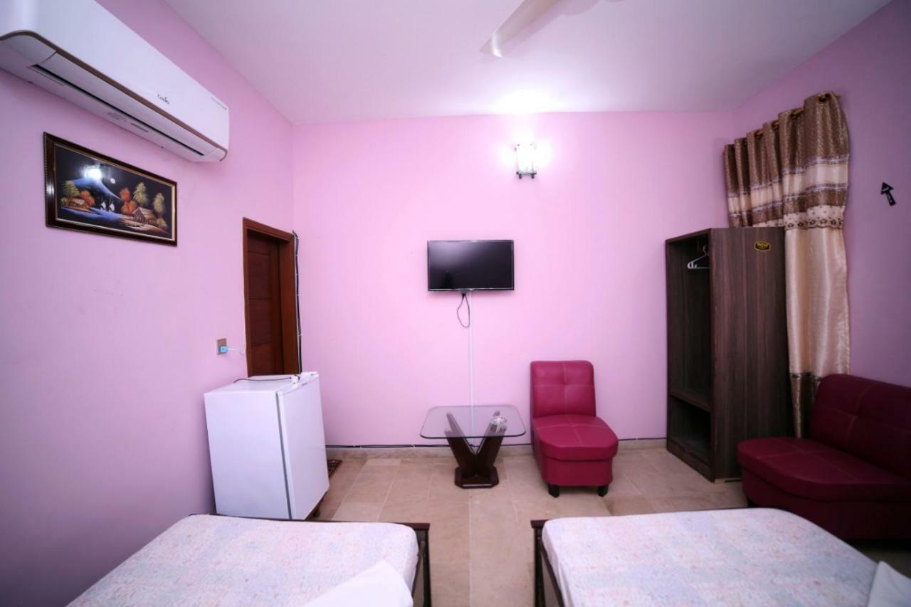 Season Inn Karachi Eksteriør billede